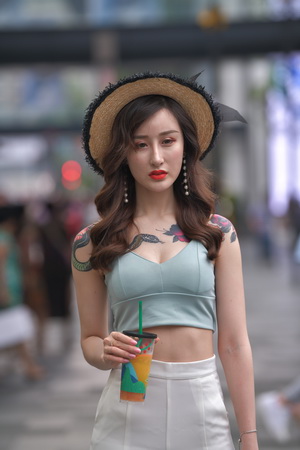 �Ӿ������Ʒ �Ըи���С���[122P/2.7G]